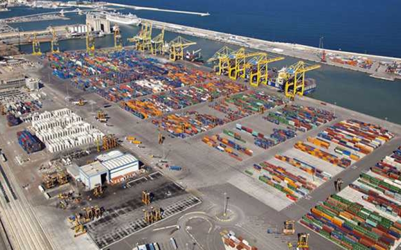 Cotraport denuncia que la situación se ha convertido en endémica y llega a colapsar el tráfico en el interior del recinto portuario con colas que  superan las dos horas de espera
